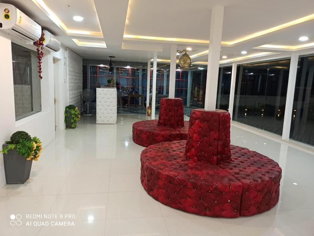Gods County. Resort & Banquets Tarapith Exterior photo